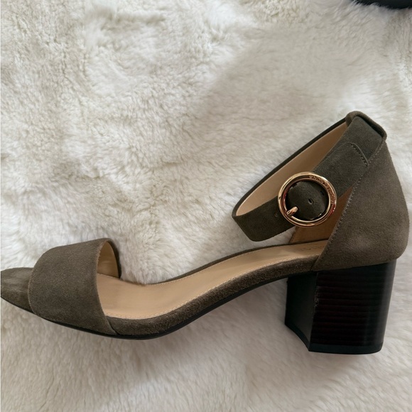 👠 MICHAEL KORS Suede Olive Green Ankle Strap Block Heels 8 - Picture 6 of 9